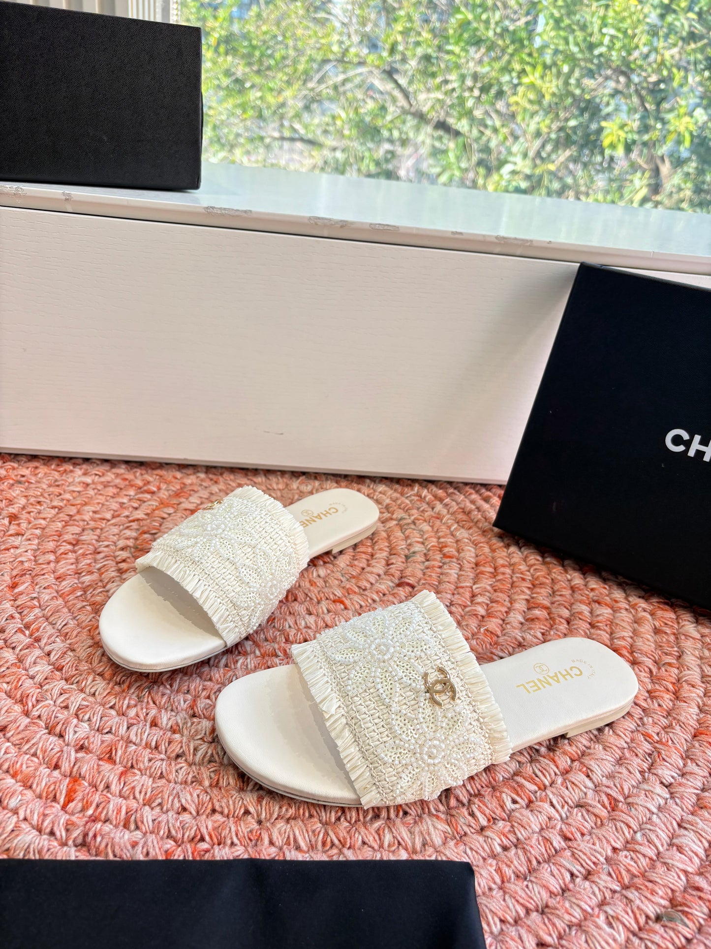 CC 26s Slippers White Fabric Sheepskin 648232