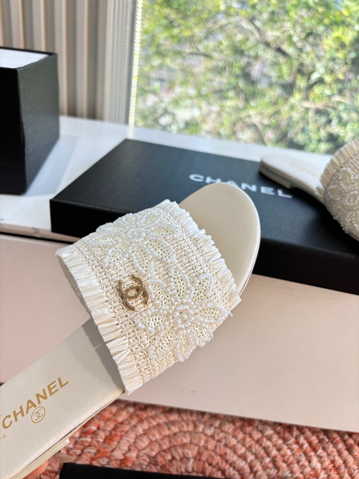 CC 26s Slippers White Fabric Sheepskin 648232