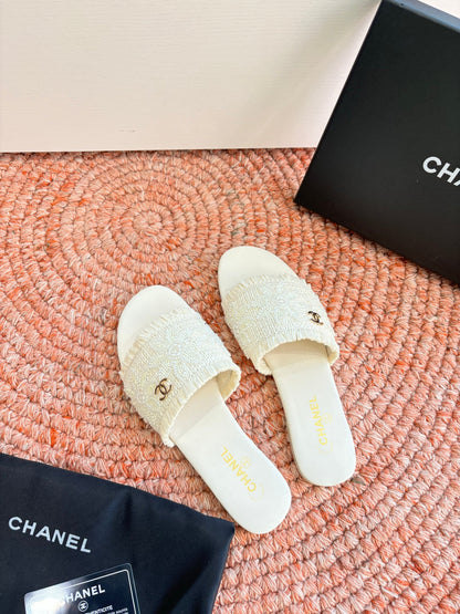 CC 26s Slippers White Fabric Sheepskin 648232