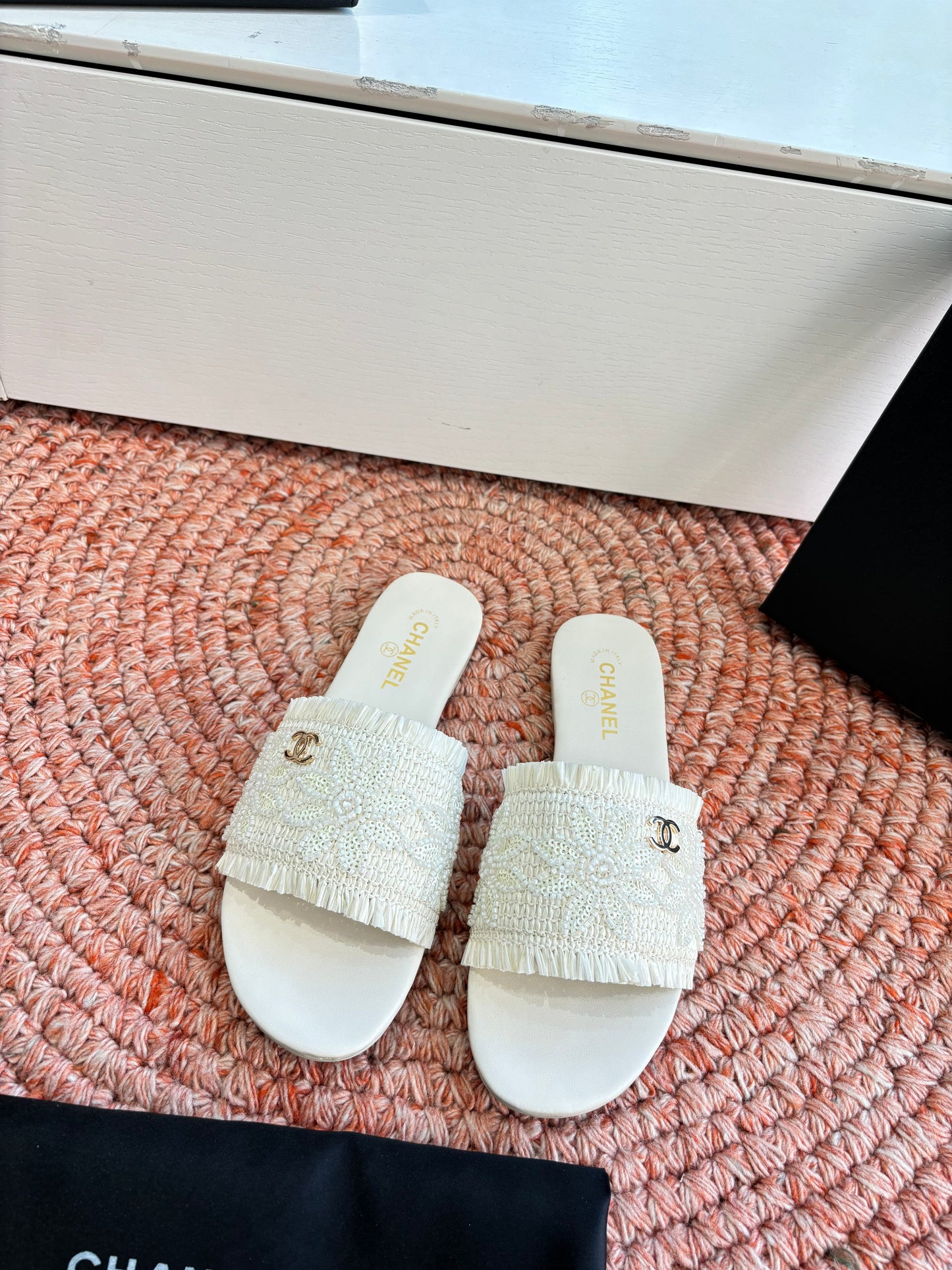 CC 26s Slippers White Fabric Sheepskin 648232