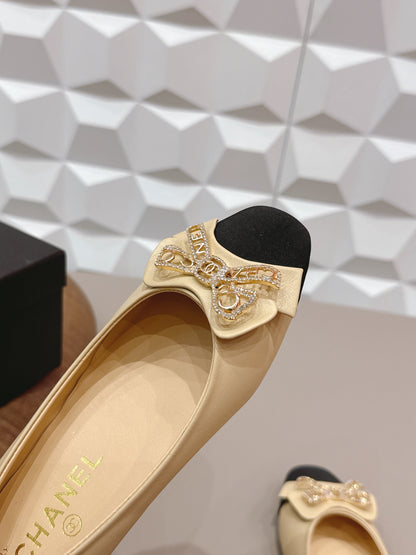 CC 26s Ballet Flats Beige Black Sheepskin 650292