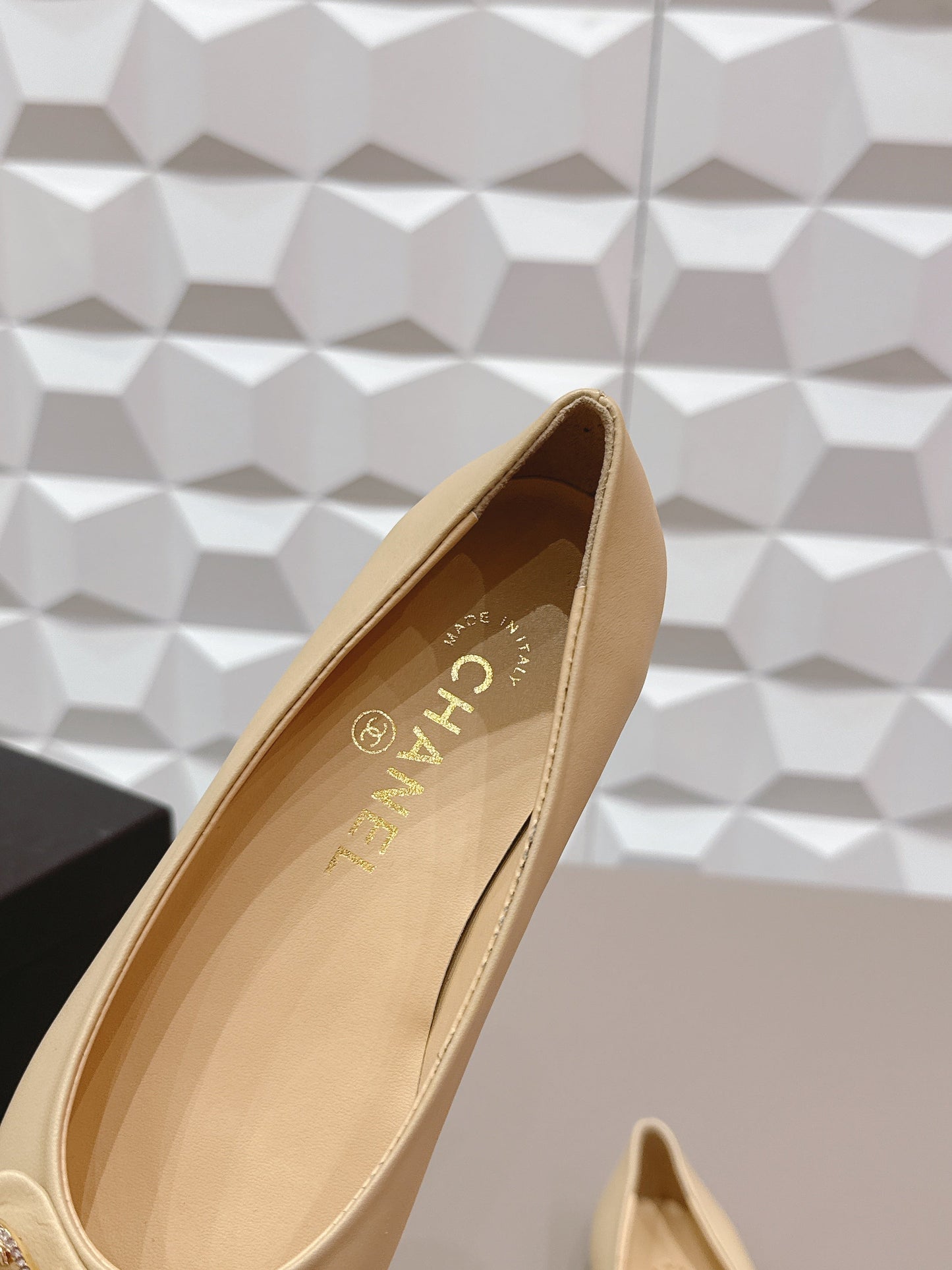 CC 26s Ballet Flats Beige Black Sheepskin 650292