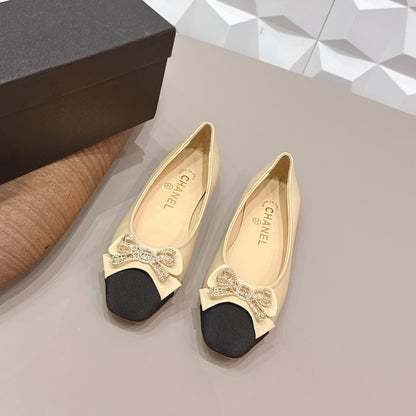 CC 26s Ballet Flats Beige Black Sheepskin 650292
