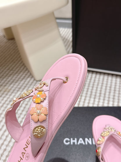 CC 26s Thong Sandals Pink Sheepskin Multicolor Charm 632362