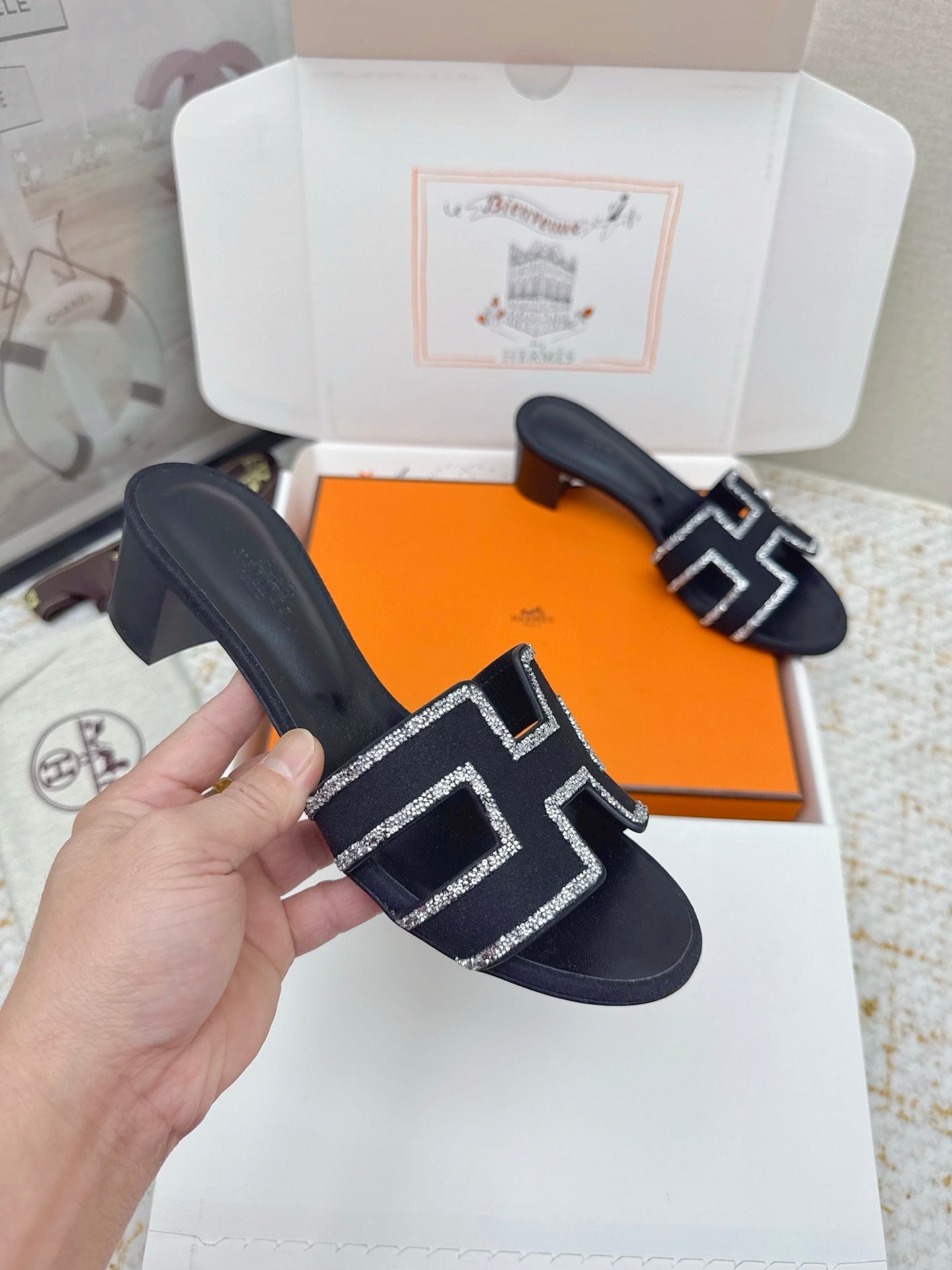 HM 26ss Oran Sandals 50 Black Sheepskin Rhinestone 625236