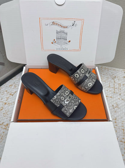 HM 26ss Oasis Sandals 50 Gray White Black Cowhide Sliver Buckle 625157