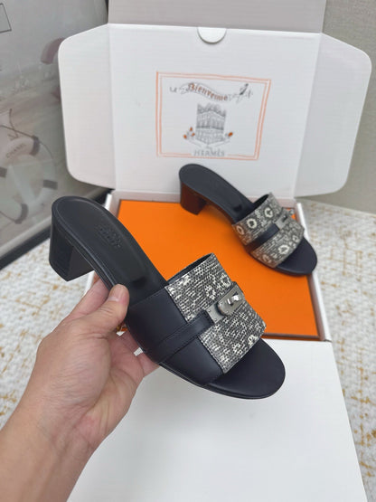 HM 26ss Oasis Sandals 50 Gray White Black Cowhide Sliver Buckle 625157