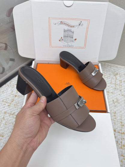 HM 26ss Oasis Sandals 50 Dark Taupe Sheepskin Sliver Buckle 625168