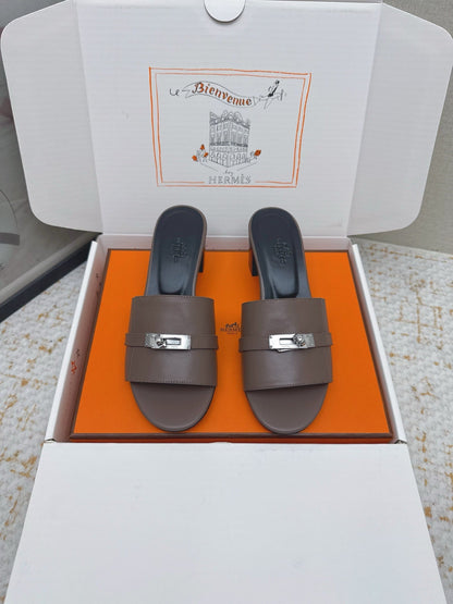 HM 26ss Oasis Sandals 50 Dark Taupe Sheepskin Sliver Buckle 625168