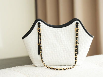 Chanel 2026 Maxi Hobo Bag 28cm White Straw Leather 351096