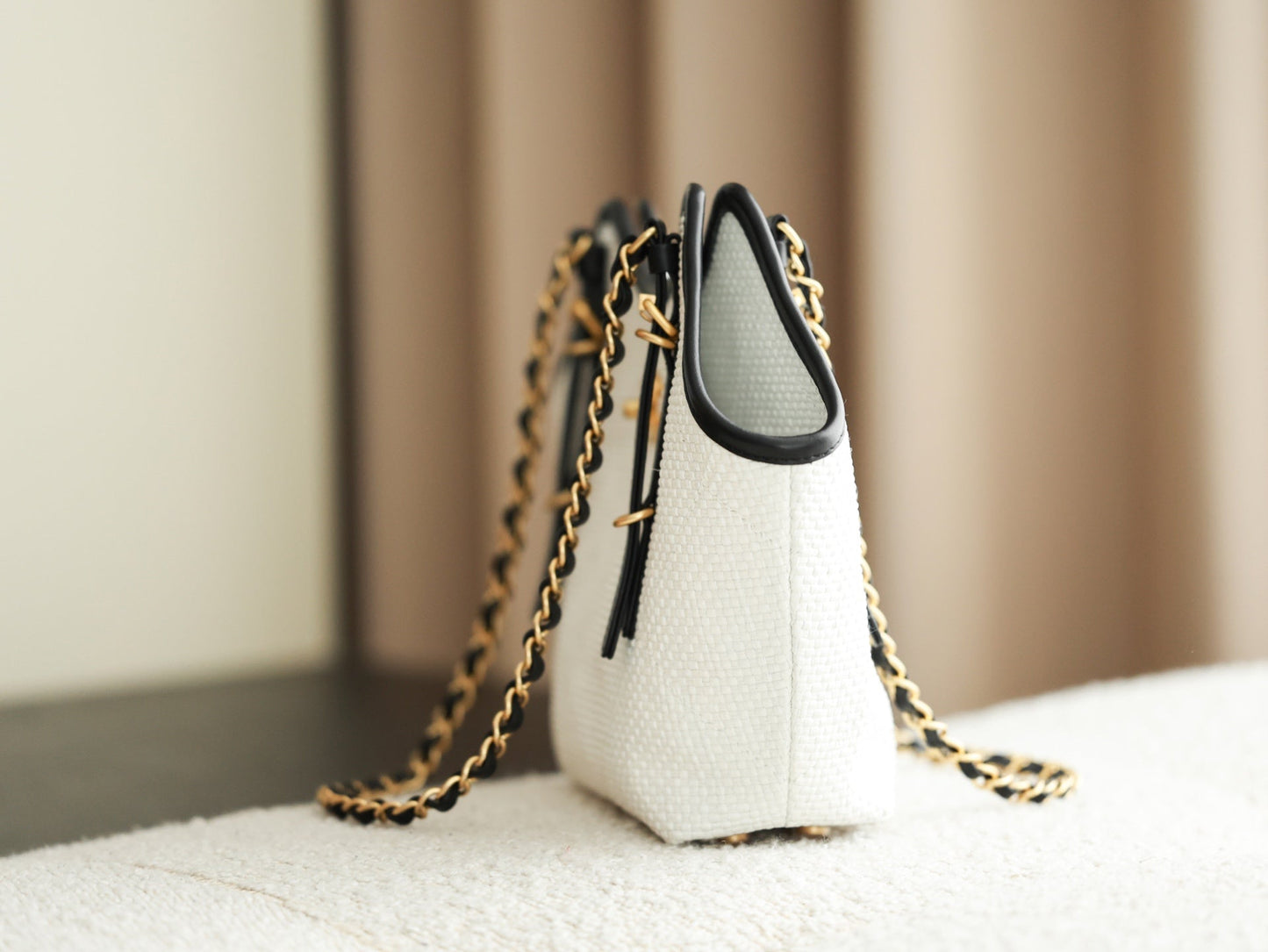 Chanel 2026 Maxi Hobo Bag 28cm White Straw Leather 351096