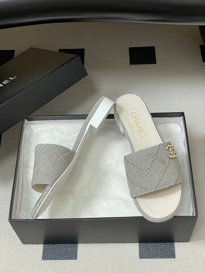 CC 26s Flat Sandals White Gray Canvas Sheepskin Double C 649507