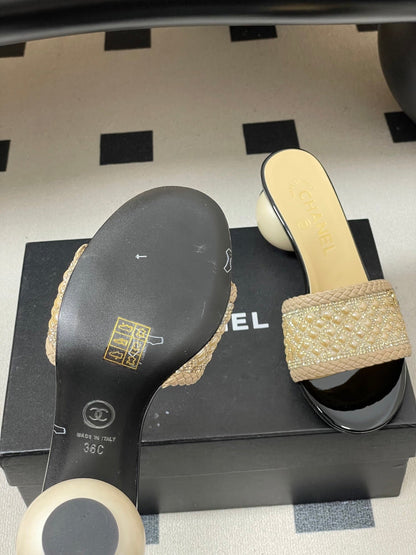 CC 26s Pearl Sandals 70 Beige Patent Leather 649538