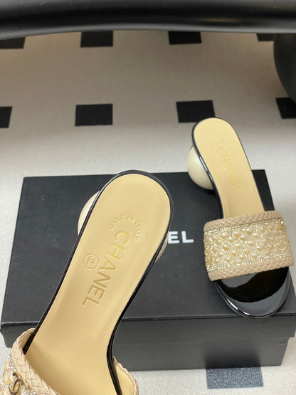 CC 26s Pearl Sandals 70 Beige Patent Leather 649538