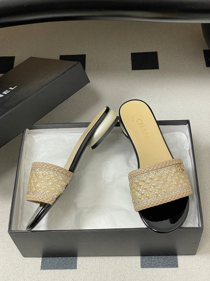 CC 26s Pearl Flat Sandals Beige Patent Leather 649541