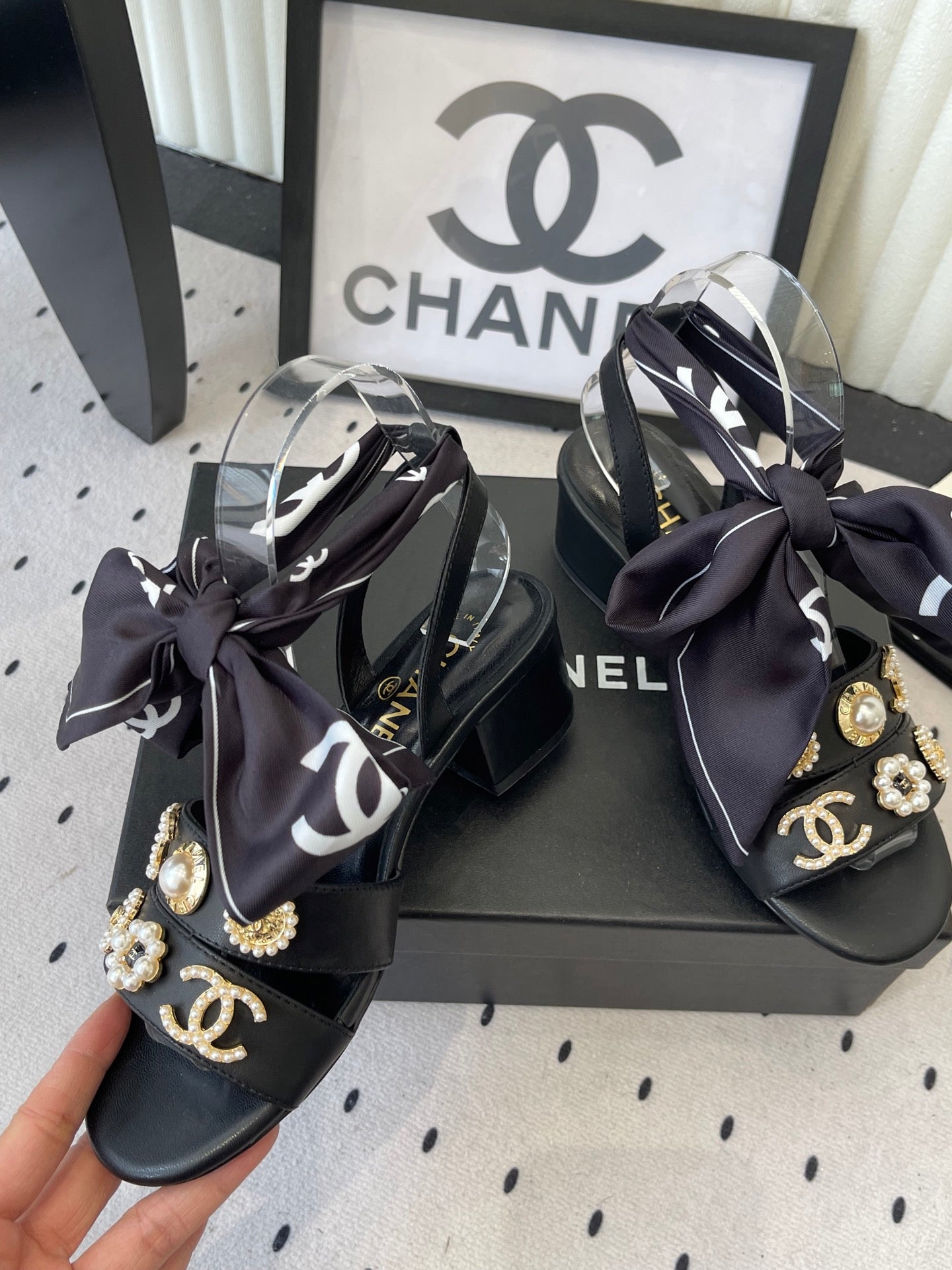 CC 26s Sandals 55 Black Sheepskin Mixed Gold Charm 650082