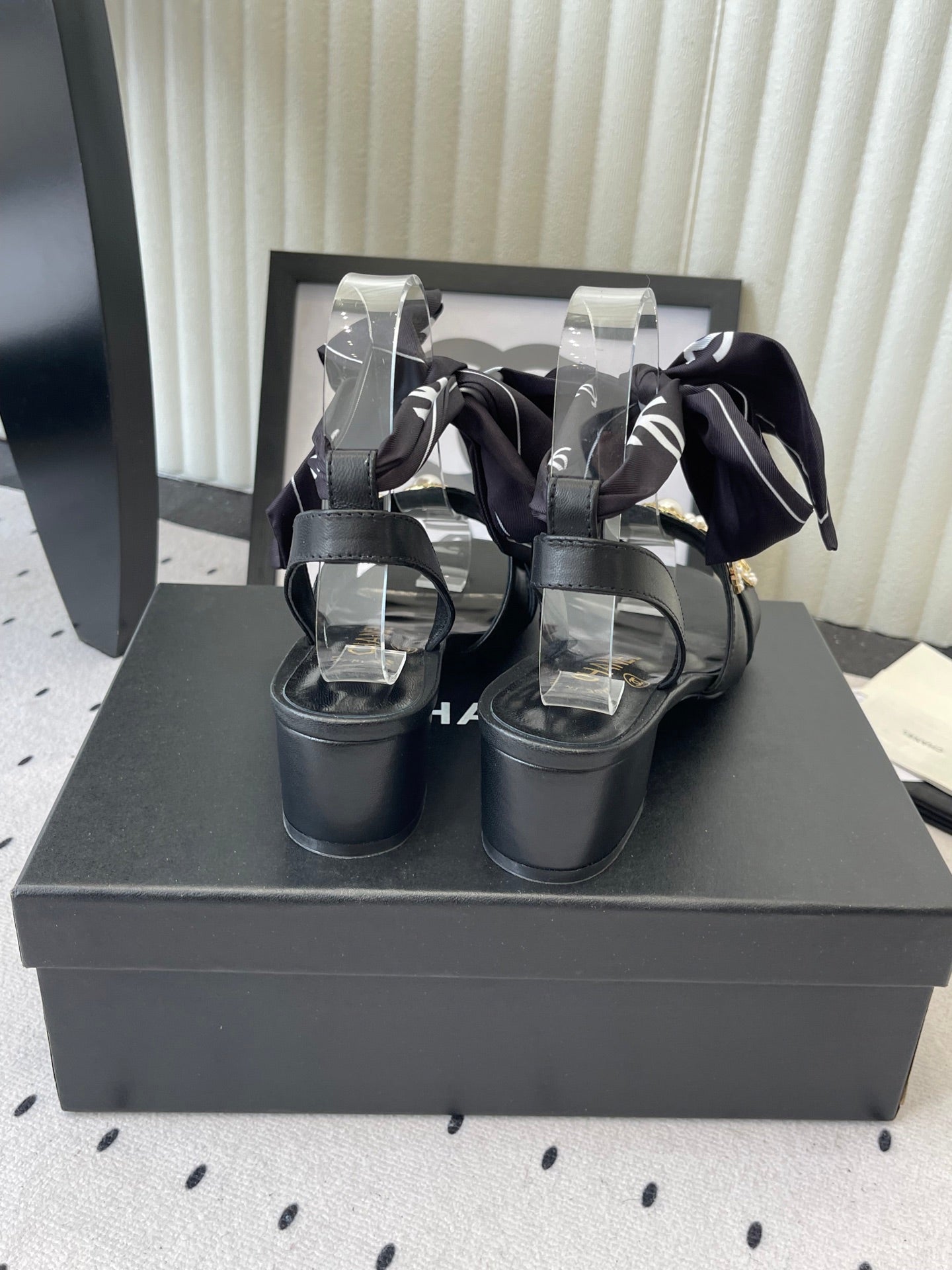 CC 26s Sandals 55 Black Sheepskin Mixed Gold Charm 650082
