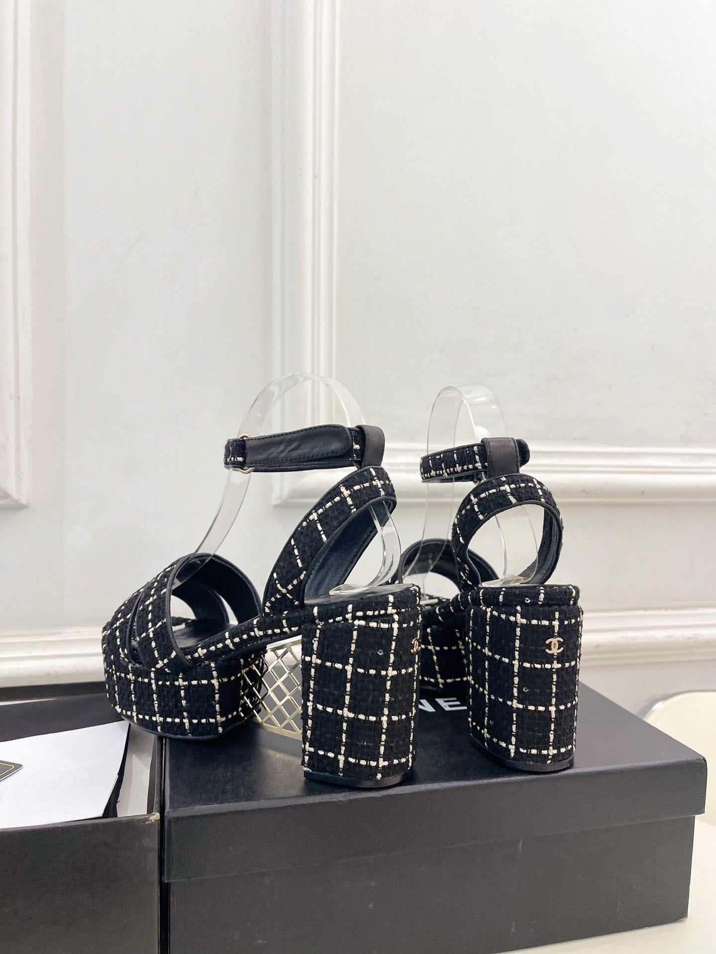 CC 26s HighHeeled Platform Sandals 85 Black Tweed 631863